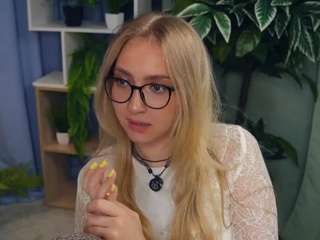 ZeldaClaxton fully nude on Live Sex Chat