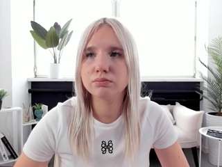 BreeGail fully nude on Live Sex Chat