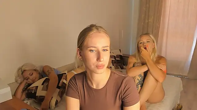 sexyGirlsss nude on webcam for live sex chat