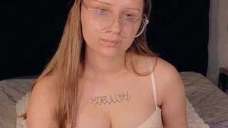 Caitlyn-Puppet fully nude on Live Sex Chat