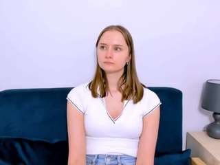 GraceKissed fully nude on Live Sex Chat