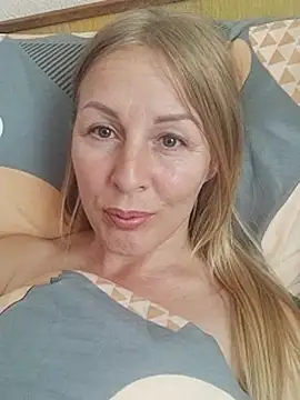 LunaSugarX nude on webcam for live sex chat