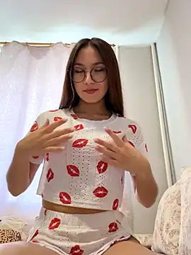 BlossomDreamer nude on webcam for live sex chat