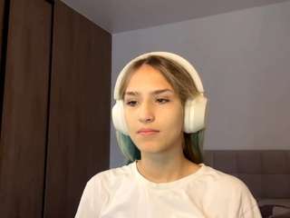 Crazy Kira fully nude on Live Sex Chat