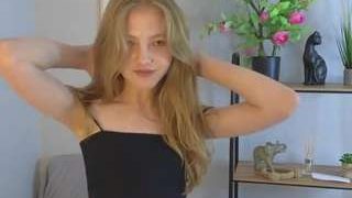 Sue-Sanders fully nude on Live Sex Chat