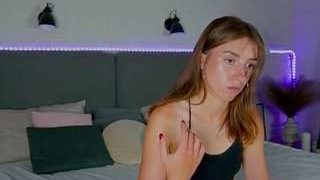 Sweet-Vikki fully nude on Live Sex Chat