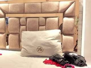 Carlie-Crow fully nude on Live Sex Chat