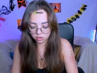 kleri-paint fully nude on Live Sex Chat
