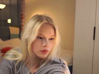 LouriePrag fully nude on Live Sex Chat
