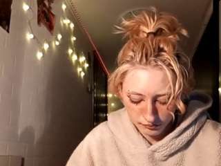 DeirdreDriever fully nude on Live Sex Chat