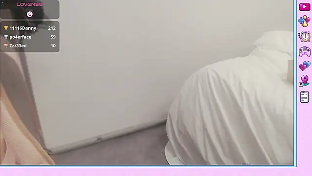 Heramirror nude on webcam for live sex chat
