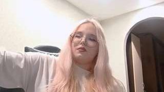 LeeanneByod fully nude on Live Sex Chat