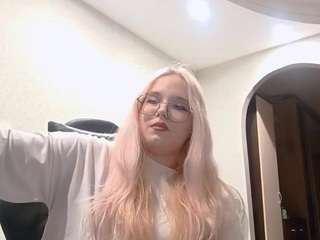 LeeanneByod fully nude on Live Sex Chat
