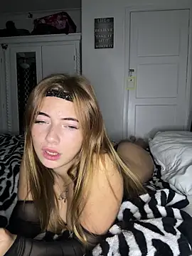 MissAroraaaxo nude on webcam for live sex chat