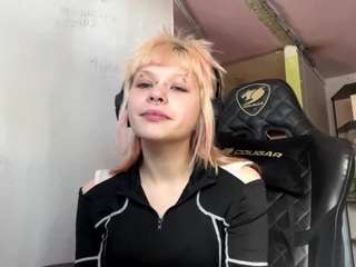 AlissaMeger fully nude on Live Sex Chat