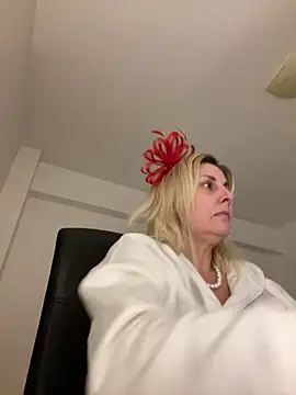 Amelia9798 nude on webcam for live sex chat