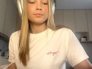 AsleyKeady fully nude on Live Sex Chat