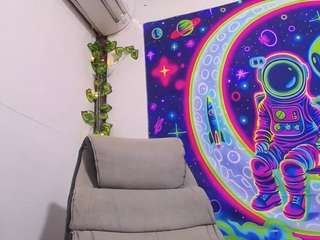 camy-18 fully nude on Live Sex Chat