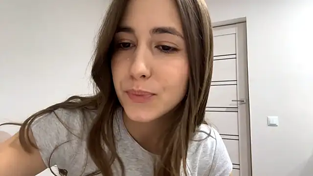 DeannaSuri nude on webcam for live sex chat