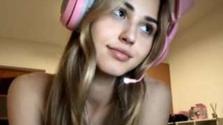 ElvaKiebala fully nude on Live Sex Chat
