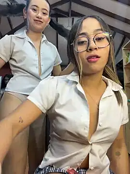 l0lita_emi nude on webcam for live sex chat