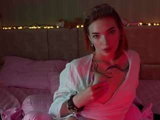 LinaVelle fully nude on Live Sex Chat