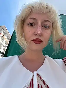 RonnieKiss nude on webcam for live sex chat