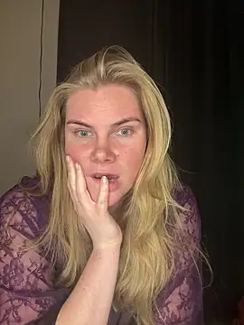 SexyBlondJoanna nude on webcam for live sex chat