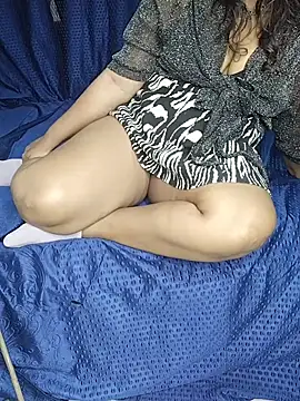 SEXYY_TRANSY_WITH_GIRL nude on webcam for live sex chat