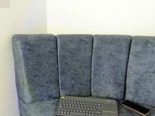 emilywilsson27 fully nude on Live Sex Chat
