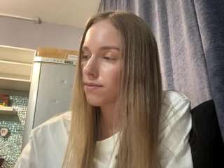 ImaWhitty fully nude on Live Sex Chat