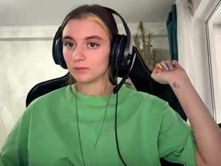 KelsieNoggle fully nude on Live Sex Chat