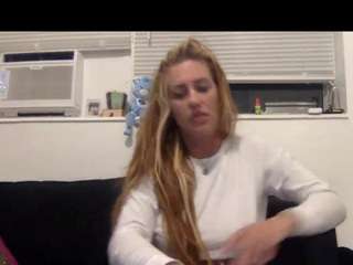 KoyoteeJ fully nude on Live Sex Chat