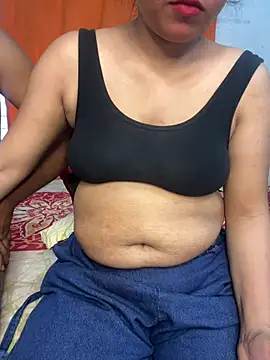 Little-Queen nude on webcam for live sex chat