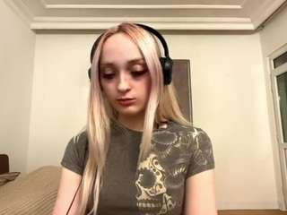 LynnetteMckiver fully nude on Live Sex Chat