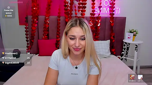 MIla_Stunning nude on webcam for live sex chat
