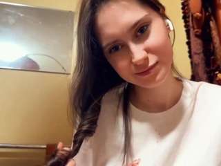 VerlieHamar fully nude on Live Sex Chat