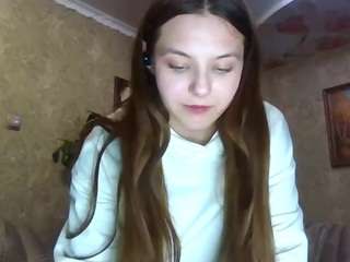 Yuni fully nude on Live Sex Chat