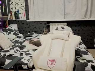 AlisonTiny fully nude on Live Sex Chat