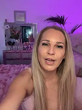 JolieSky nude on webcam for live sex chat