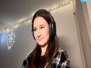 LaurynVial fully nude on Live Sex Chat