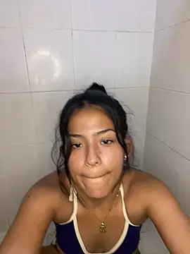 LeahBar nude on webcam for live sex chat