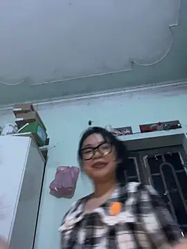 Leeeeiu nude on webcam for live sex chat