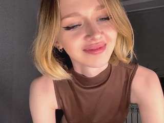 AnhTewell fully nude on Live Sex Chat