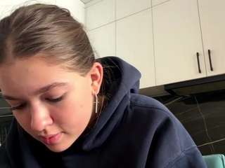 Karri fully nude on Live Sex Chat
