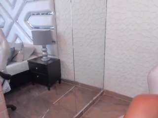 Isabeella fully nude on Live Sex Chat