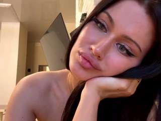 JonnieEisenhaver fully nude on Live Sex Chat