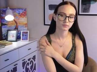 Kira-Limerd fully nude on Live Sex Chat