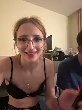 LauraundSteve_ nude on webcam for live sex chat