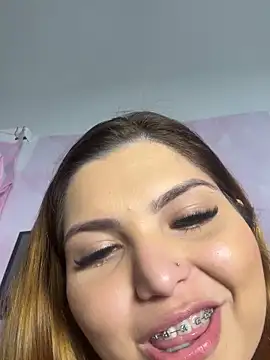 Melzinha71 nude on webcam for live sex chat
